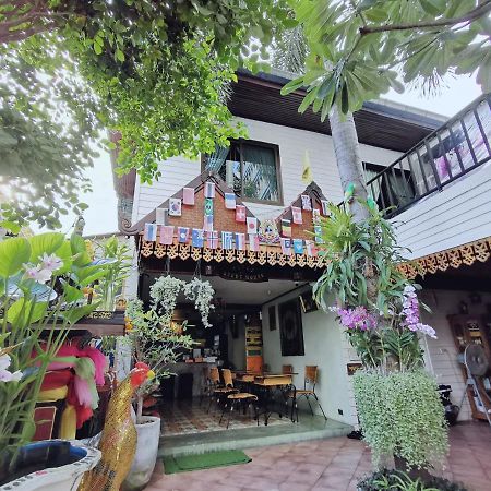 Tavee Guesthouse Banguecoque Exterior foto